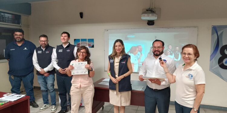 COSHCYTI fortalece la investigación regional mediante taller docente