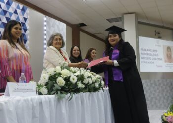 Supera BCS rezago educativo de más de 3 mil personas mediante Preparatoria Abierta