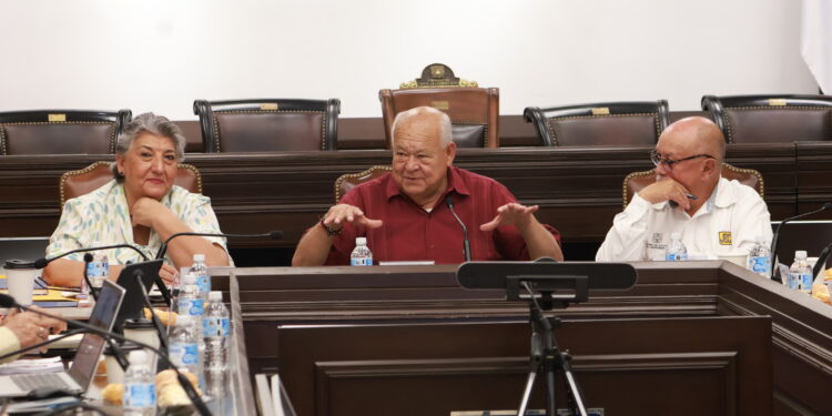 Preside Gobernador reunión de la Junta de Administración de la JEC BCS