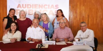 Refuerza gobernador Víctor Castro cercanía con la ciudadanía en audiencias públicas