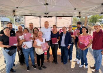 Entrega Víctor Castro viviendas a familias de Mulegé y anuncia obras prioritarias