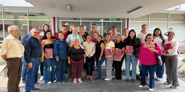 Entrega Gobernador de BCS acciones de vivienda en beneficio de familias de Santa Rosalía