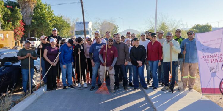 Encabeza Saúl González jornada de limpieza e inaugura andador en La Paz, en la colonia La Rinconada