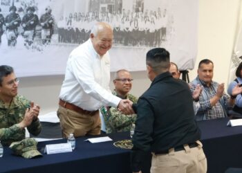 Entrega Gobernador reconocimientos y estímulos al personal destacado de la PGJE