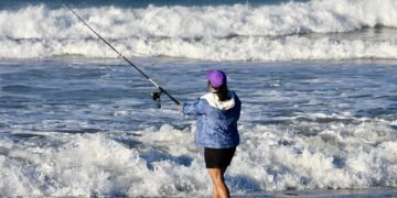 Amplían curso de pesca de orilla para mujeres en La Paz