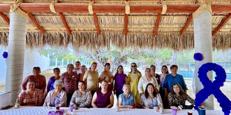 Reúne Instituto de las Mujeres a productoras y artesanas en la delegación de Santiago