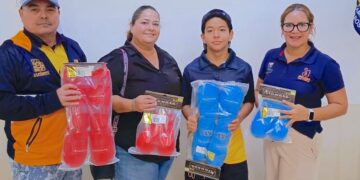 Entrega Ayuntamiento de Los Cabos material deportivo especializado a karatecas