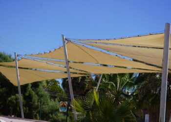 Rehabilitación de malla sombra en canchas anexas del auditorio Leonardo Gastélum en Cabo San Lucas