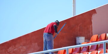 Rehabilitan estadio de fútbol americano Bicentenario en Cabo San Lucas