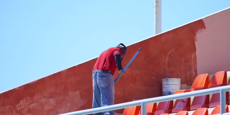 Rehabilitan estadio de fútbol americano Bicentenario en Cabo San Lucas