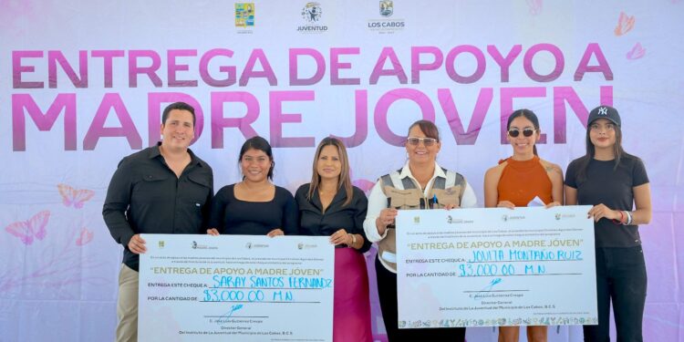 Entrega INJUVE apoyos del programa “Apoyo a Madre Joven” en colonia San Bernabé