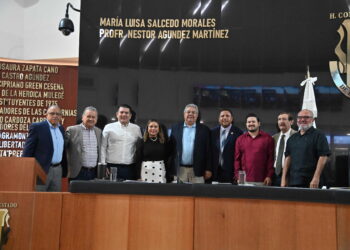 En reconocimiento a sus aportes, devela Poder Legislativo letras doradas de Néstor Agúndez Martínez 