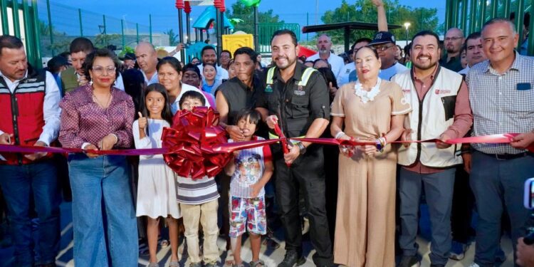 Alcalde Christian Agúndez entrega la construcción del parque público Centro Integrador de Desarrollo en la colonia El Caribe