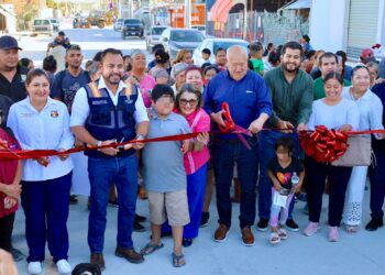 Familias reciben la pavimentación integral de la calle Ejido La Ribera en la colonia Ejidal I 