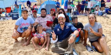 Supervisa alcalde Christian Agúndez seguridad y atención ciudadana en playa El Chileno durante jornada de alta afluencia