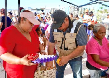 Con Jornada Social, Ayuntamiento de Los Cabos acerca apoyos y atención directa a familias de Caribe Bajo en Cabo San Lucas