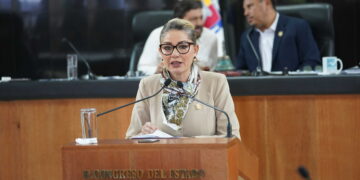 Propone la diputada  Karina Olivas tipificar el acecho en el Código Penal
