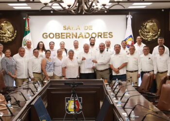 Recibe Gobierno del Estado pliego petitorio del magisterio sudcaliforniano; incluye temas laborales y salariales
