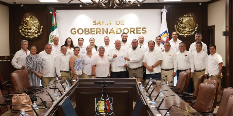 Recibe Gobierno del Estado pliego petitorio del magisterio sudcaliforniano; incluye temas laborales y salariales