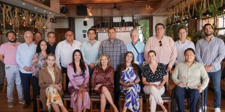 Se reúne el secretario General de Gobierno con el Grupo Madrugadores de San José del Cabo