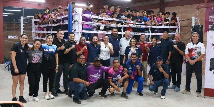 Acude Víctor Castro a inauguración de nuevas instalaciones deportivas en La Paz