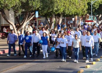 Más de 500 personas se suman a la “Gran Marcha por el Autismo 2026” en el malecón de La Paz