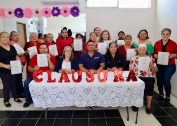 Capacitan a más de 100 personas en oficios para fortalecer la economía familiar en La Paz