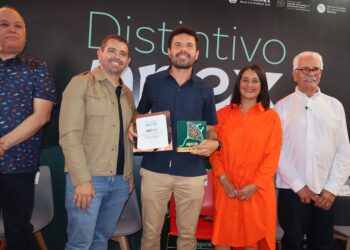 Entregan distintivo APEX 2025 a empresarios de La Paz