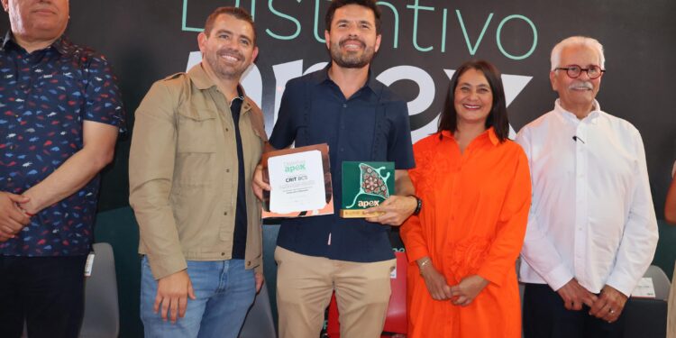Entregan distintivo APEX 2025 a empresarios de La Paz