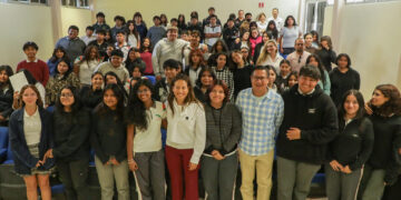 Milena Quiroga comparte con juventudes del CECyT resultados de la modernización digital en La Paz