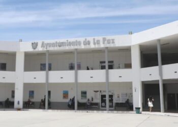 Con diálogo y acuerdos, Milena Quiroga impulsa el ordenamiento del comercio en el Malecón de La Paz