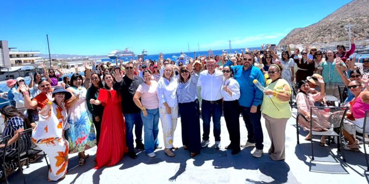 Ayuntamiento de Los Cabos reconoce labor de las educadoras en la formación de la niñez