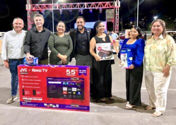 Festeja Christian Agúndez a maestras y maestros de Los Cabos; reconoce su compromiso por la educación 