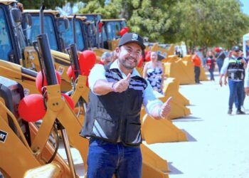 Alcalde Christian Agúndez entrega maquinaria para fortalecer los Servicios Públicos en Los Cabos