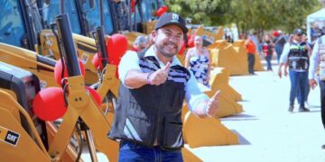Alcalde Christian Agúndez entrega maquinaria para fortalecer los Servicios Públicos en Los Cabos