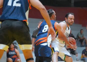 Participa alcalde Christian Agúndez en final de torneo de básquetbol burocrático