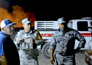 Mantienen bajo control incendio en relleno sanitario de Palo Escopeta; continúan labores de mitigación