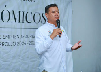 Entrega Ayuntamiento de Los Cabos apoyos económicos a 71 familias del sector emprendedor y pesquero
