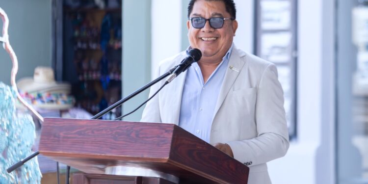Entrega Ayuntamiento de Los Cabos 135 constancias a personas que concluyeron talleres en Centros de Desarrollo Comunitario