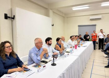 Gobernador Víctor Castro confirma abrogación del decreto de puerto de altura en Loreto