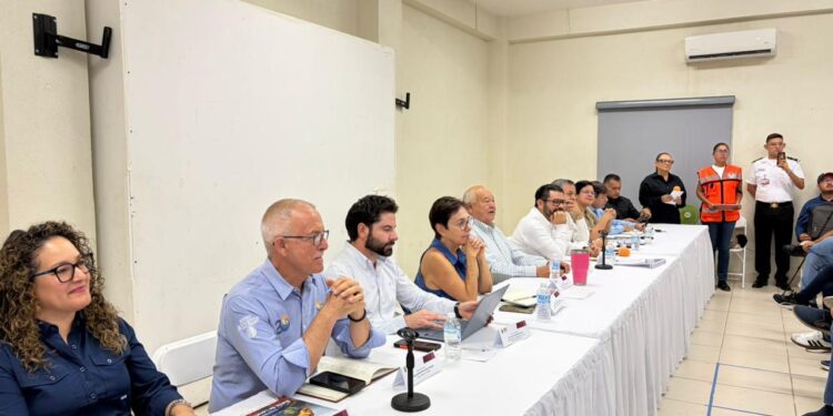 Gobernador Víctor Castro confirma abrogación del decreto de puerto de altura en Loreto