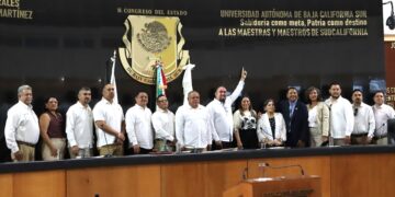 Reconoce SEP a docentes de BCS durante develación en el muro de honor del Congreso del Estado
