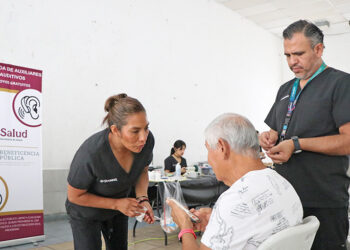 Entregan 600 auxiliares auditivos a beneficiarios del programa de salud en BCS