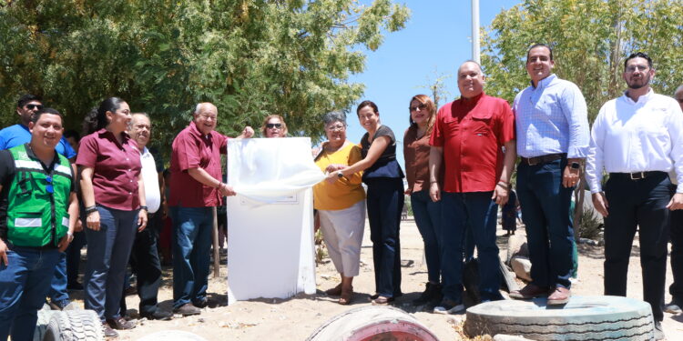 Más de mil familias del sur de La Paz se benefician con obras de alcantarillado: Víctor Castro