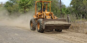 Inicia Gobierno del Estado reencarpetado en camino Francisco Villa – La Purísima – San Isidro con inversión de 20 mdp
