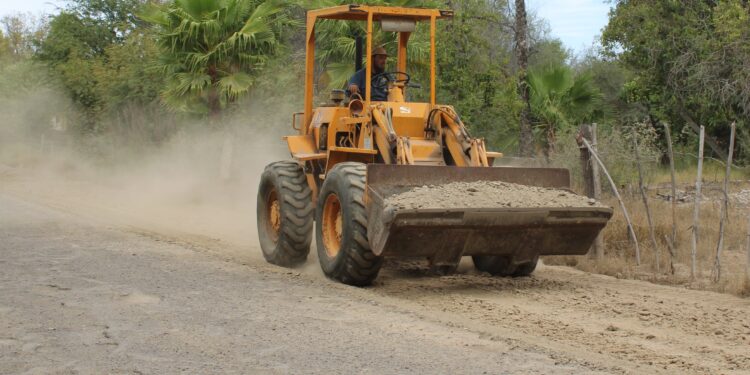 Inicia Gobierno del Estado reencarpetado en camino Francisco Villa – La Purísima – San Isidro con inversión de 20 mdp