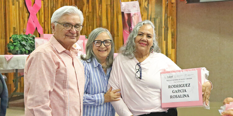 Gobierno del Estado y Beneficencia Pública entregan prótesis externas de mama
