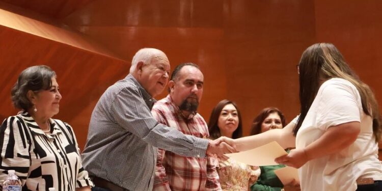 Avanza Gobierno de BCS en la regularización de personal de apoyo y asistencia a la educación con 120 plazas
