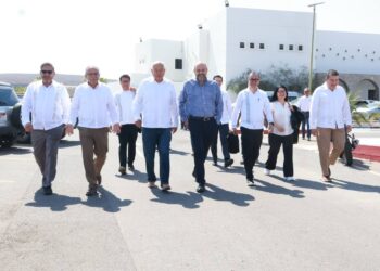 Gobernador entrega nueva infraestructura educativa en la UABCS y pone en marcha foro sobre tecnologías digitales