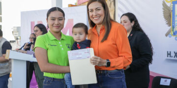 En La Paz sí se apoya a quienes cuidan y sostienen la vida; Milena Quiroga respalda a madres de familia 